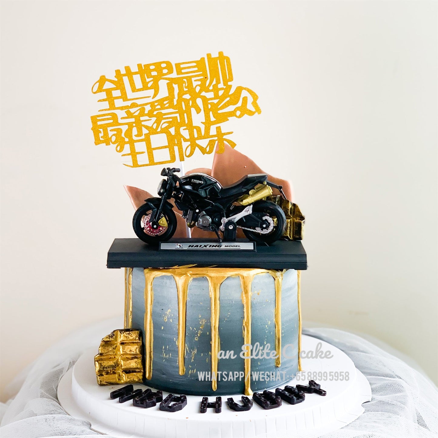 Motorbike Themed Cake: Cake for Two Wheel Lover