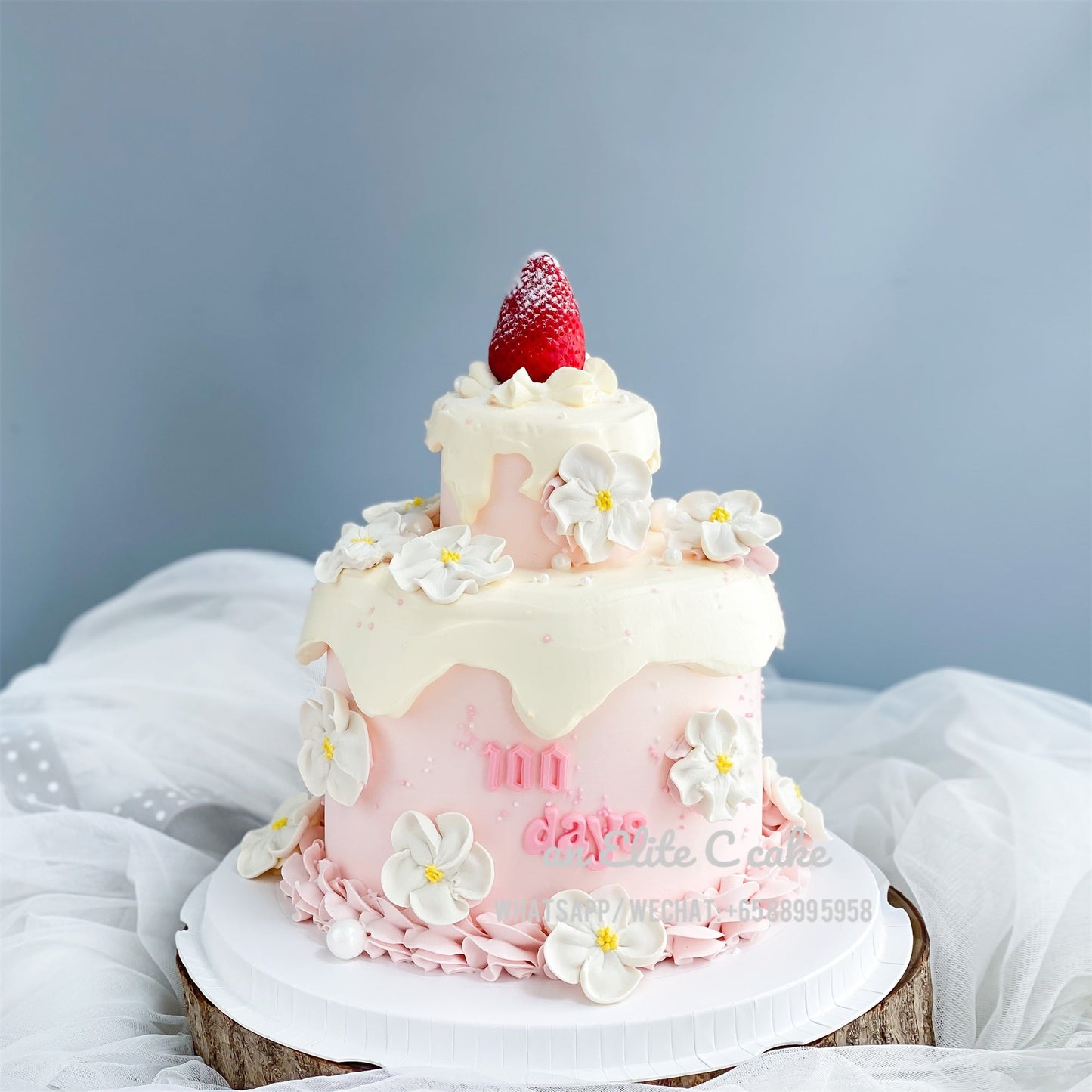 Minimalism: Strawberry Candlelight Cake