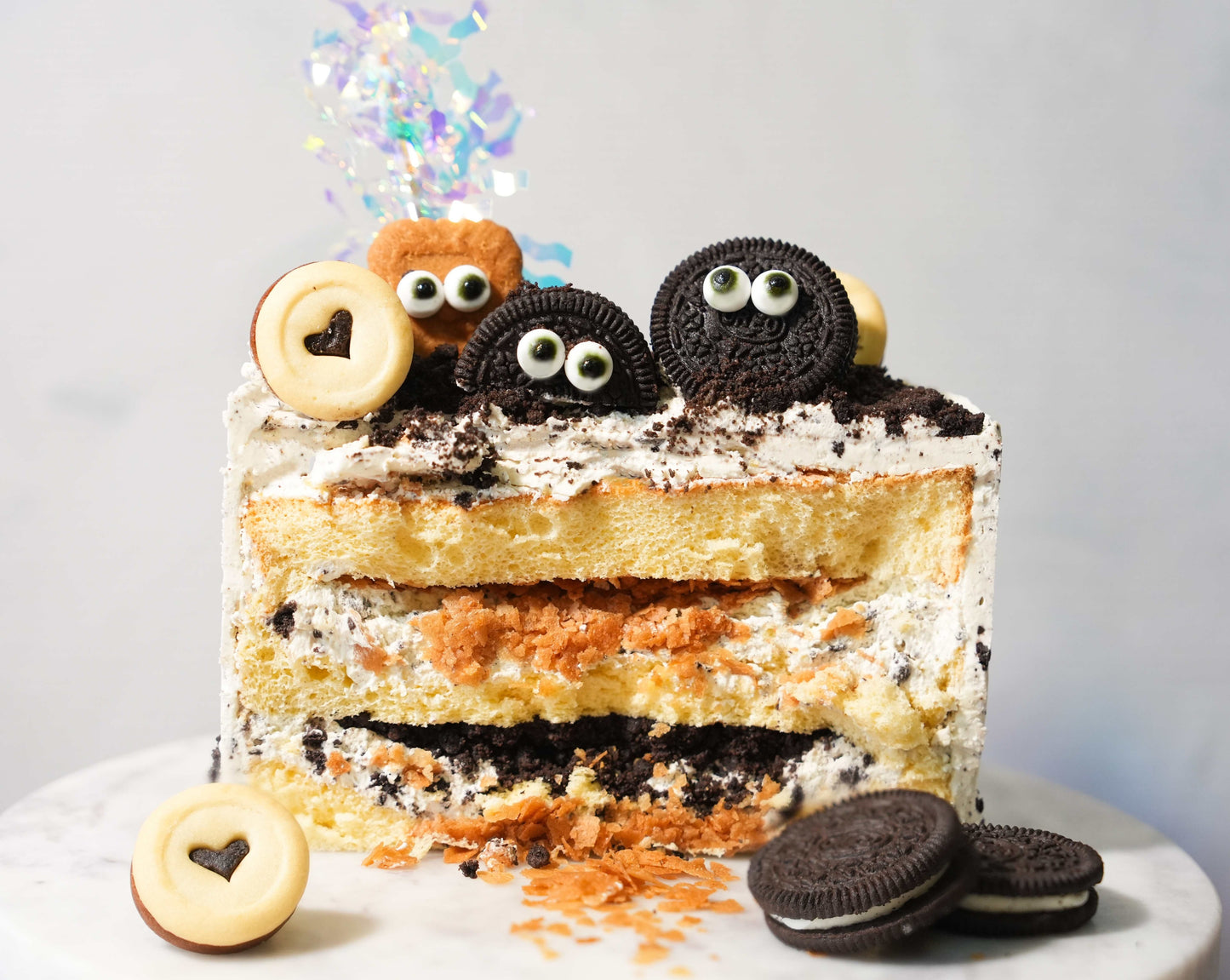 Oreo Cake: Watchful Oreo